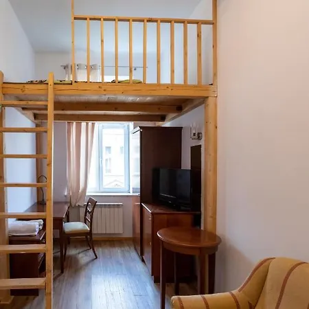 아파트 6 Bedroom Apartment With 2 Bathrooms In Old Town! *