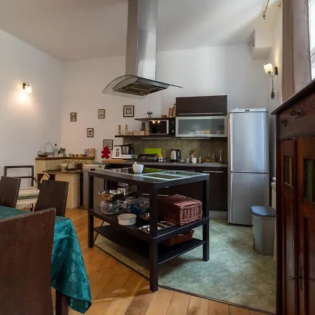 6 Bedroom Apartment With 2 Bathrooms In Old Town! アパート クラクフ