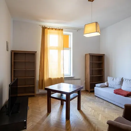 アパート 6 Bedroom Apartment With 2 Bathrooms In Old Town! *