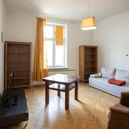 アパート 6 Bedroom Apartment With 2 Bathrooms In Old Town! クラクフ