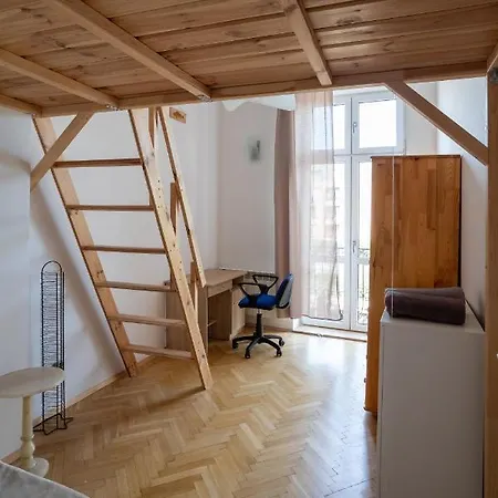 アパート 6 Bedroom Apartment With 2 Bathrooms In Old Town! *