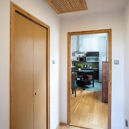 6 Bedroom Apartment With 2 Bathrooms In Old Town! 아파트
