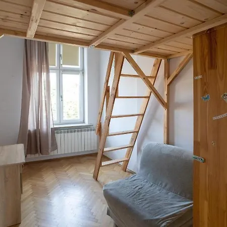 6 Bedroom Apartment With 2 Bathrooms In Old Town! Appartement *